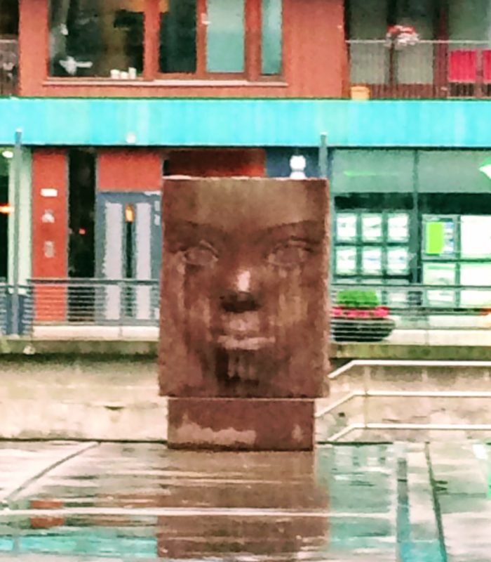 Creepy face statue, Oslo