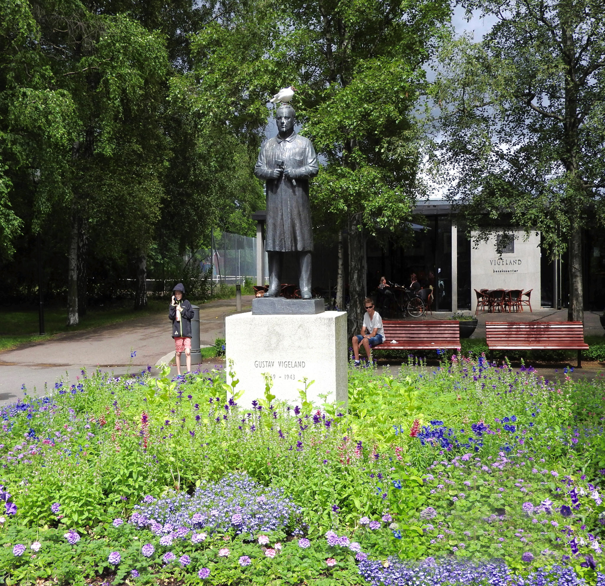 Gustav Vigeland statue at entrance to Frogner